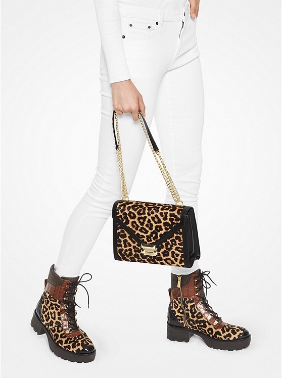 Каталог Whitney большая трансформируемая сумка через плечо с вставками леопардового ворса от магазина Michael Kors