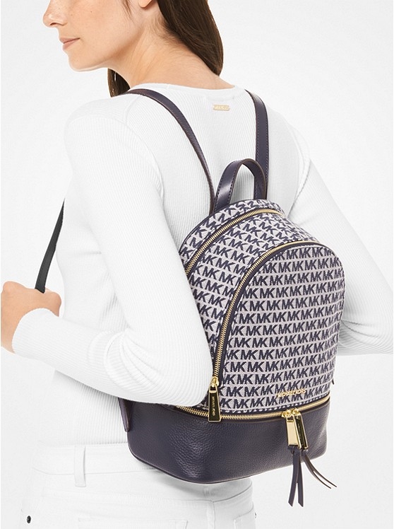Каталог Rhea жаккардовый рюкзак с логотипом среднего размера от магазина Michael Kors