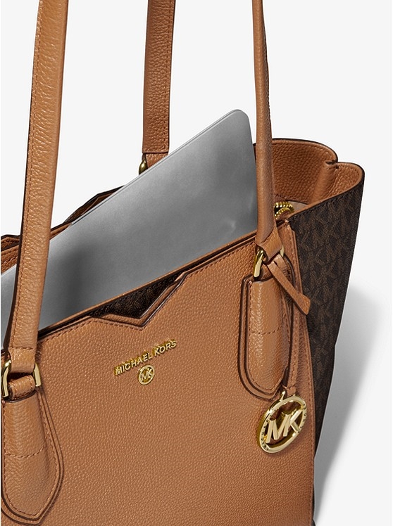 Каталог Mae большая сумка из натуральной кожи и логотипом от магазина Michael Kors